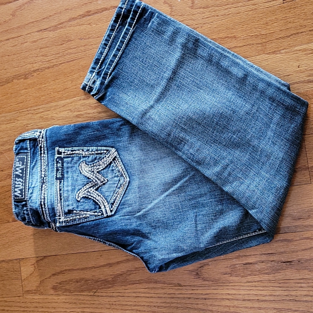 Miss me size 29 light Distressed easy capris